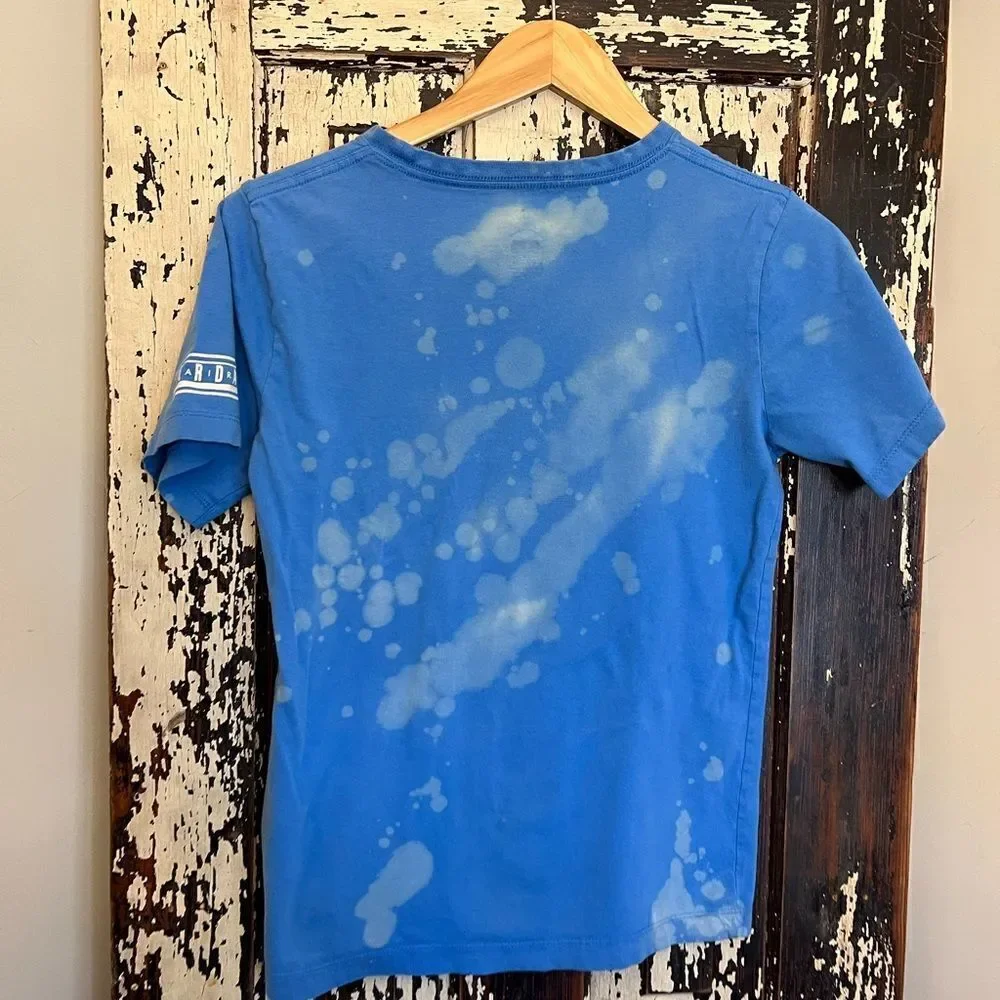 Boys distressed Air Jordan T-shirt. Size L